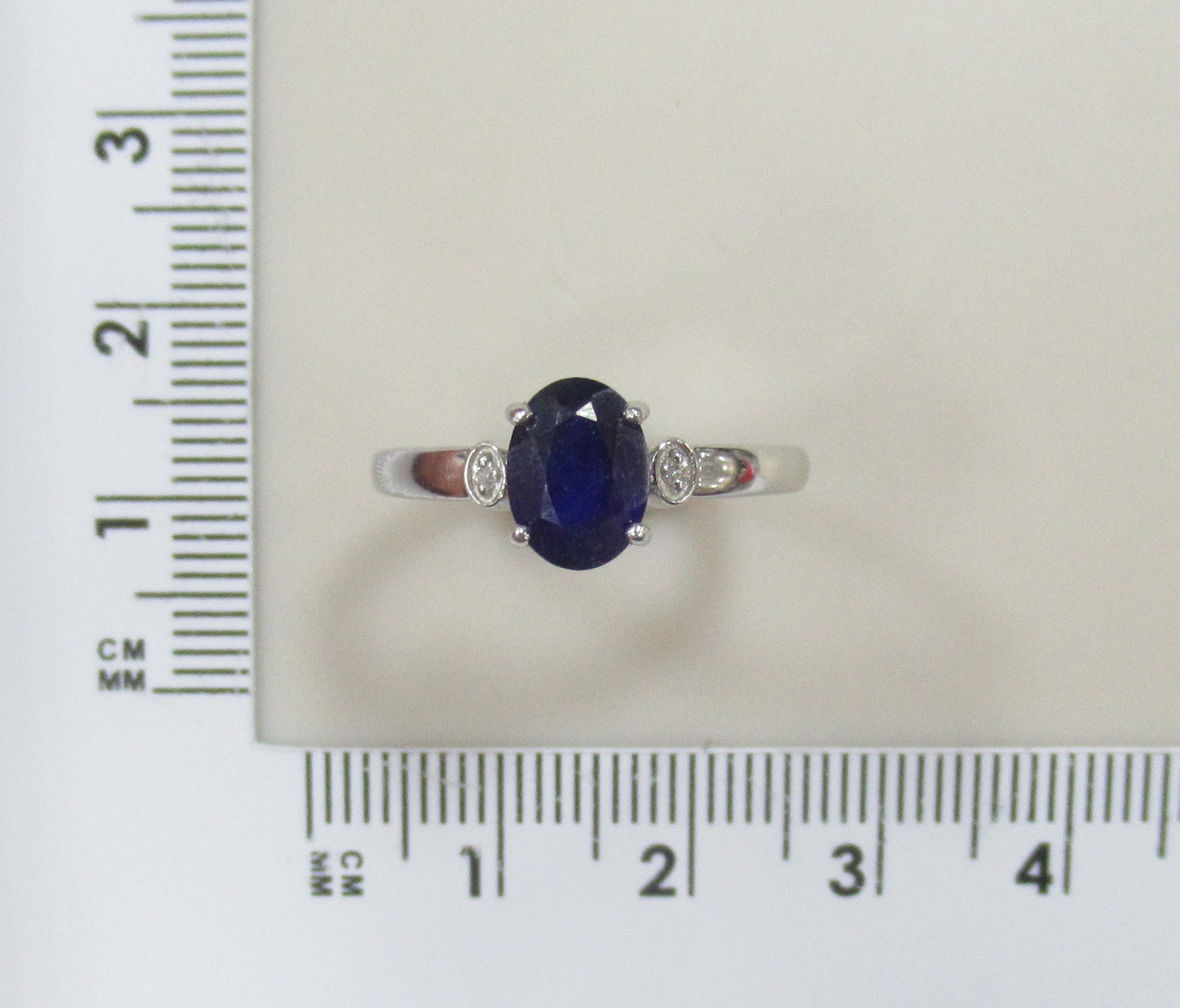 Серебряное кольцо с сапфиром